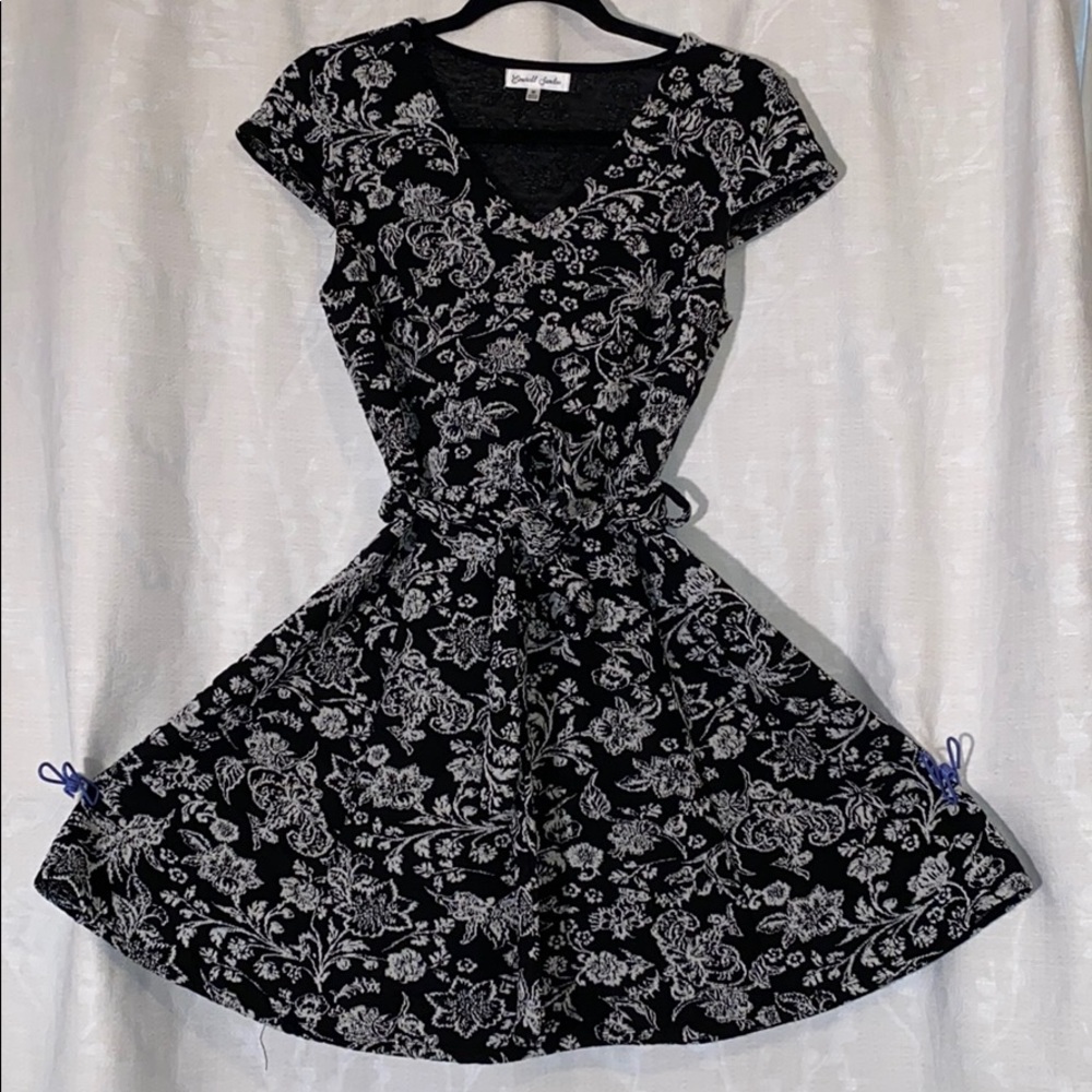 Little black floral dress!
